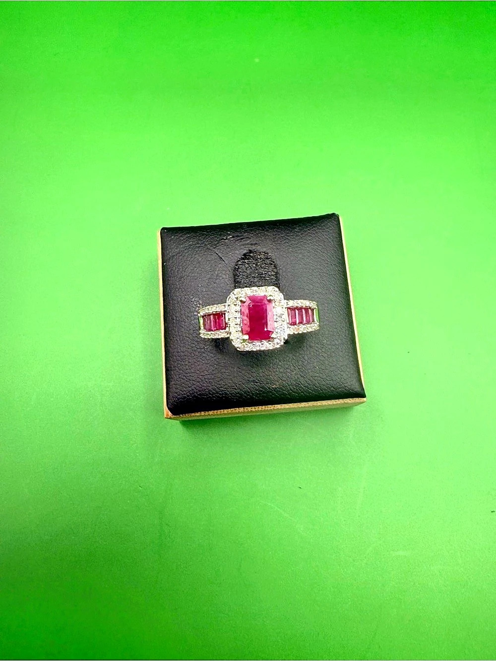 10k Yellow Gold Diamond & Ruby Ring Size 7.